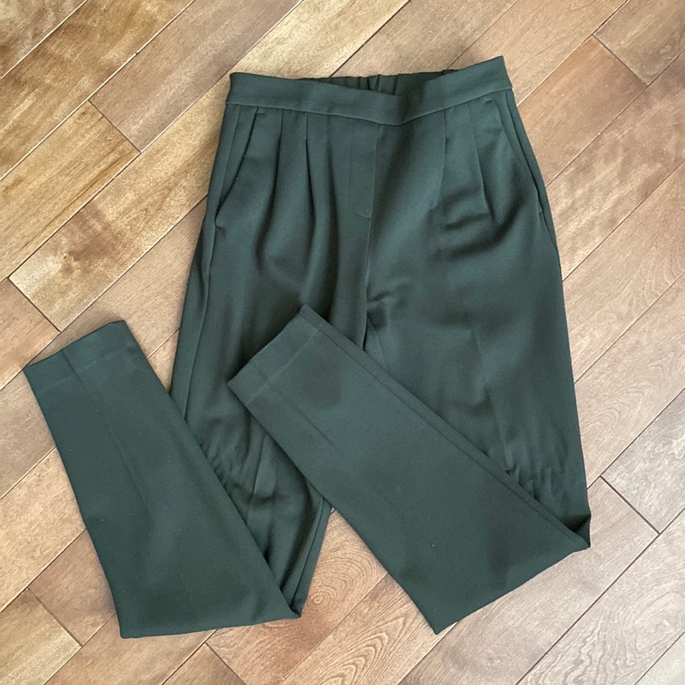 Stretch waist pleated dress pants